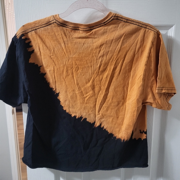 Size medium cropped AC/DC two-tone leopard font tee - Picture 3 of 3